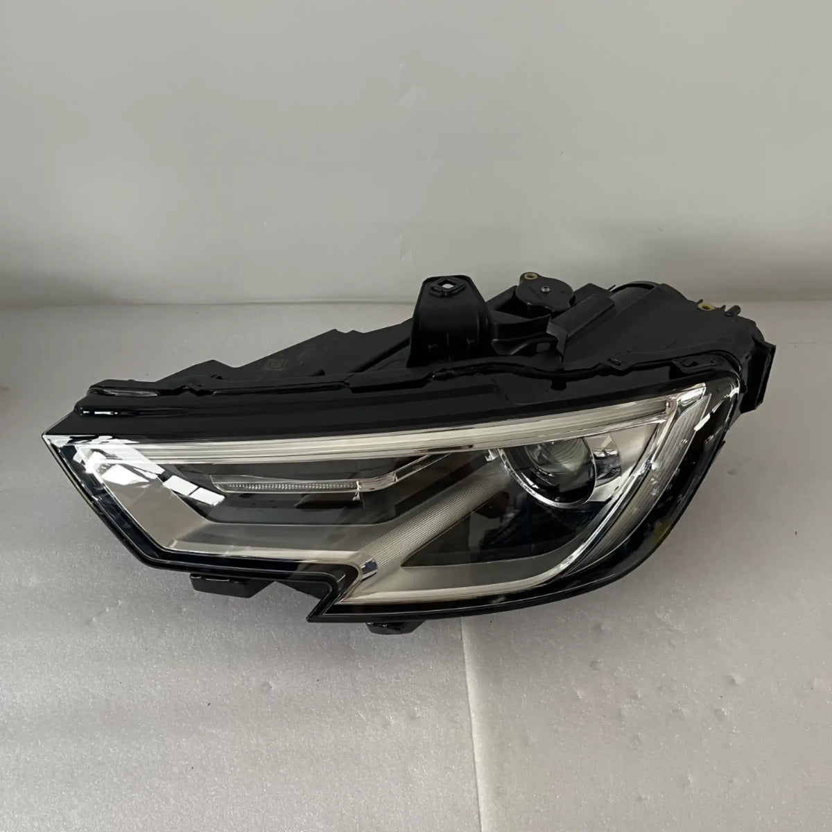 Audi A3 S3 RS3 8V Bi-Xenon LED Scheinwerfer links 8V0941005E