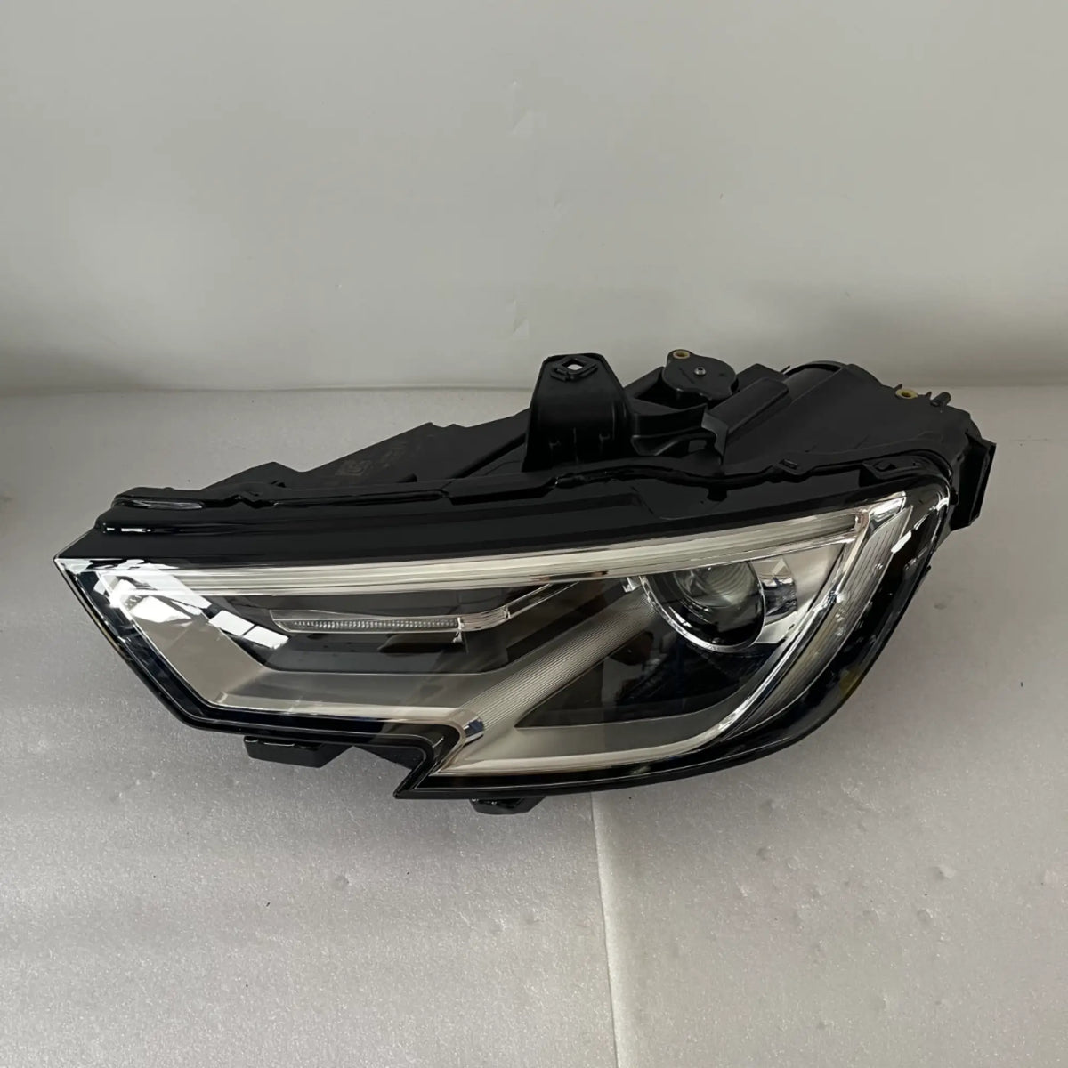 Audi A3 S3 RS3 8V Bi-Xenon LED Scheinwerfer links 8V0941043E