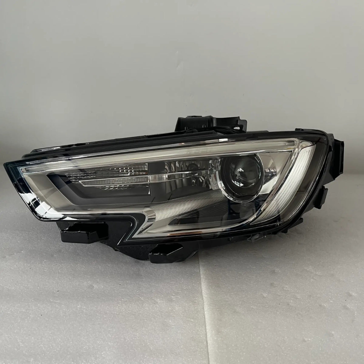 Audi A3 S3 RS3 8V Bi-Xenon LED Scheinwerfer links 8V0941043E