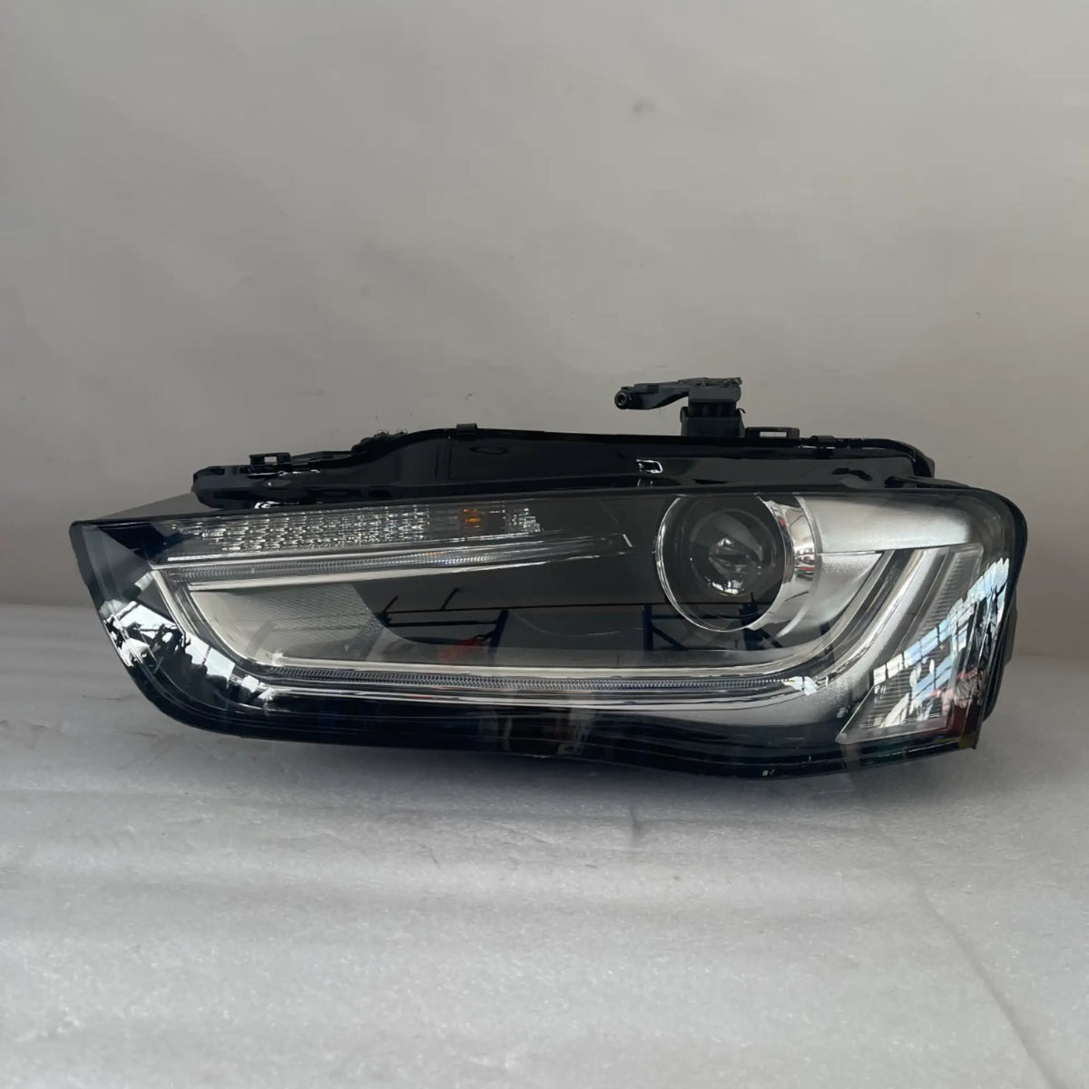 Audi A4 S4 RS4 B8 Bi-Xenon LED Scheinwerfer links 8K0941043F