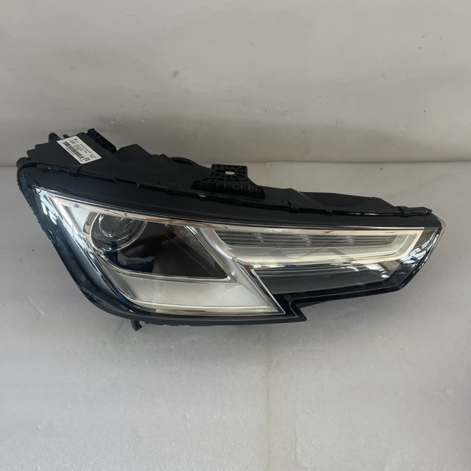 Audi A4 S4 RS4 B9 Bi-Xenon LED Scheinwerfer rechts 8W0941044