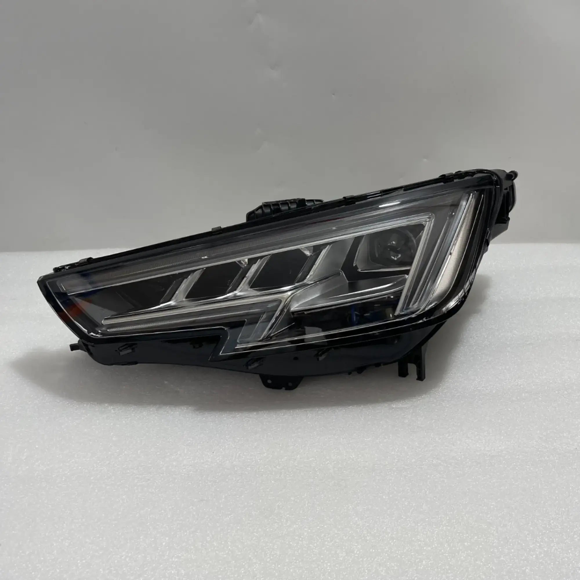 Audi A4 S4 RS4 B9 Full LED Matrix Scheinwerfer links 8W0941035