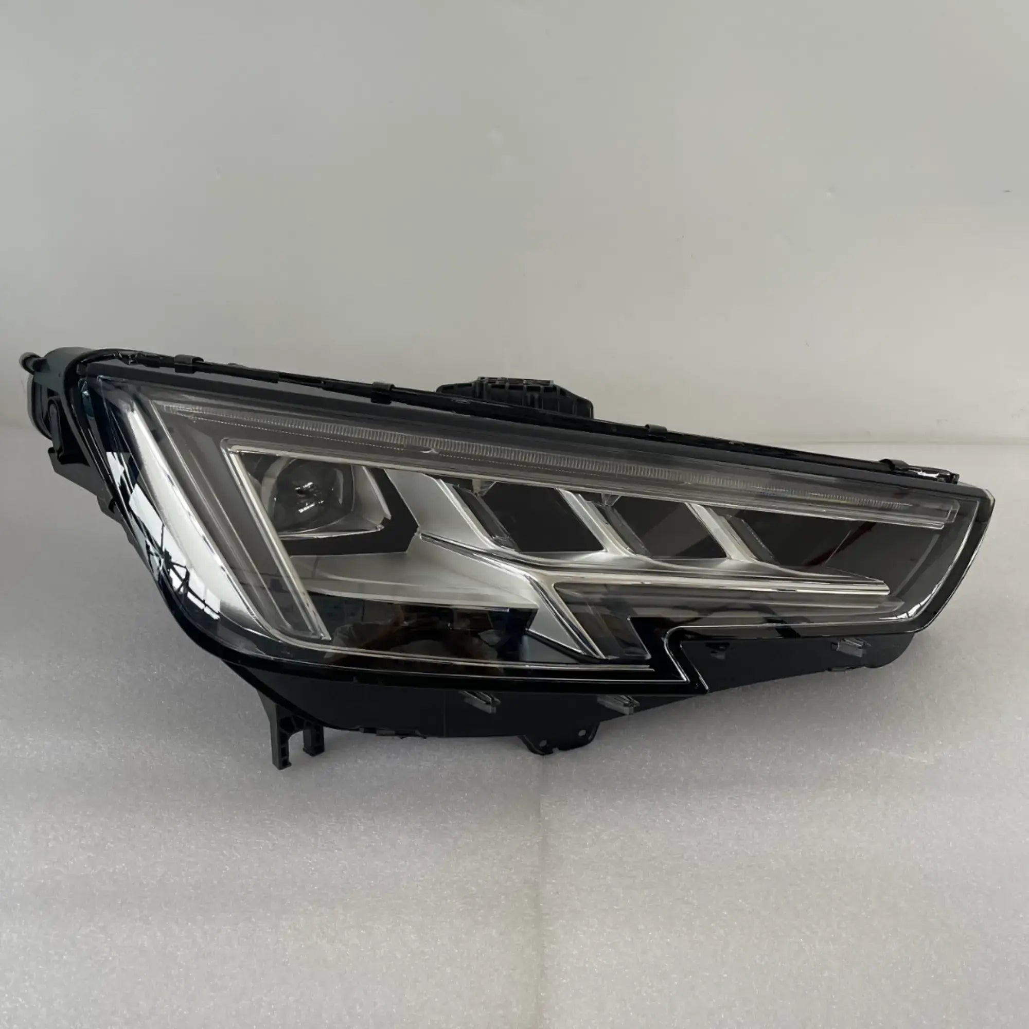 Audi A4 S4 RS4 B9 Full LED Matrix Scheinwerfer rechts 8W0941036