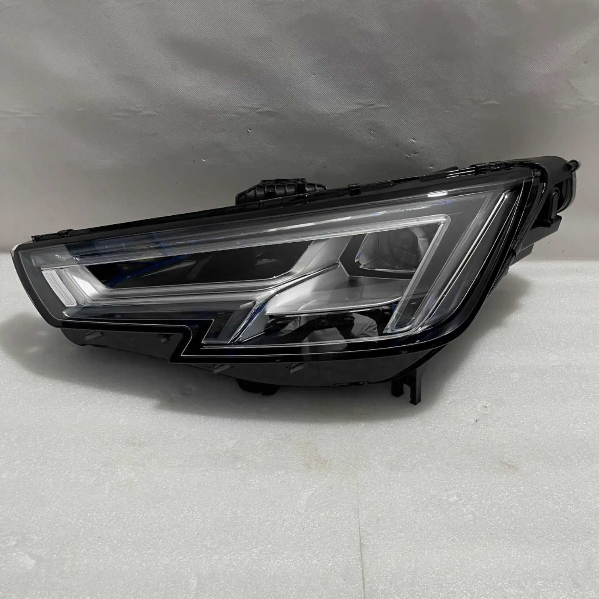 Audi A4 S4 RS4 B9 Full LED Scheinwerfer links 8W0941773