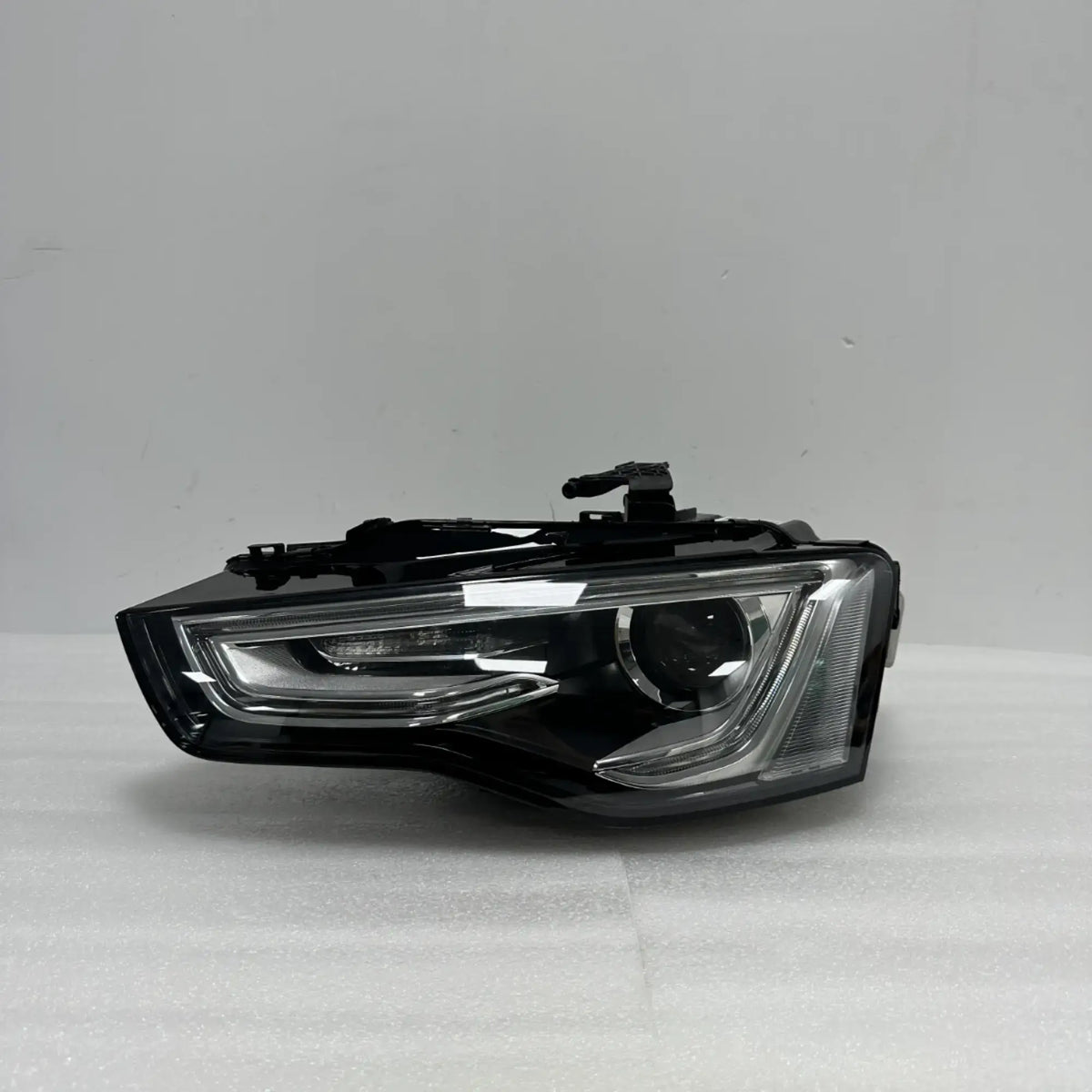 Audi A5 S5 RS5 8T Bi-Xenon LED Scheinwerfer links 8T0941043G