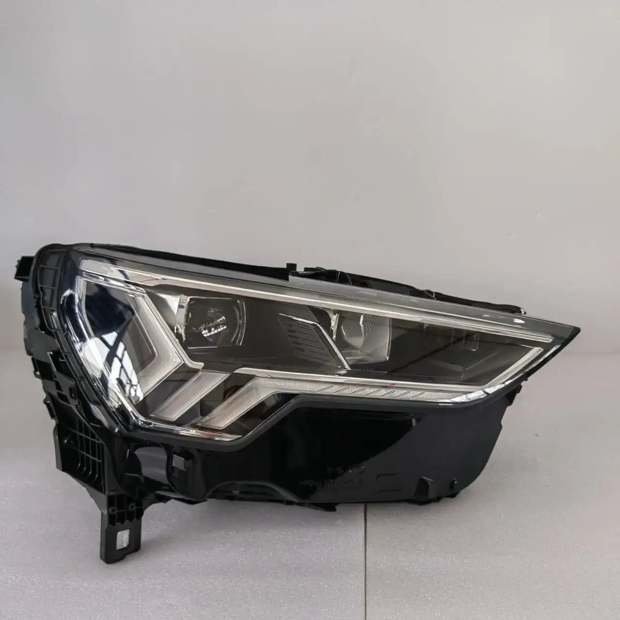 Audi Q3 RS Q3 F3 Full LED Scheinwerfer rechts 83A941774