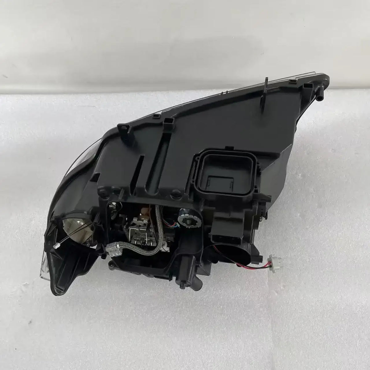 BMW 3er E90 E91 Bi-Xenon LED Scheinwerfer rechts 63117240248