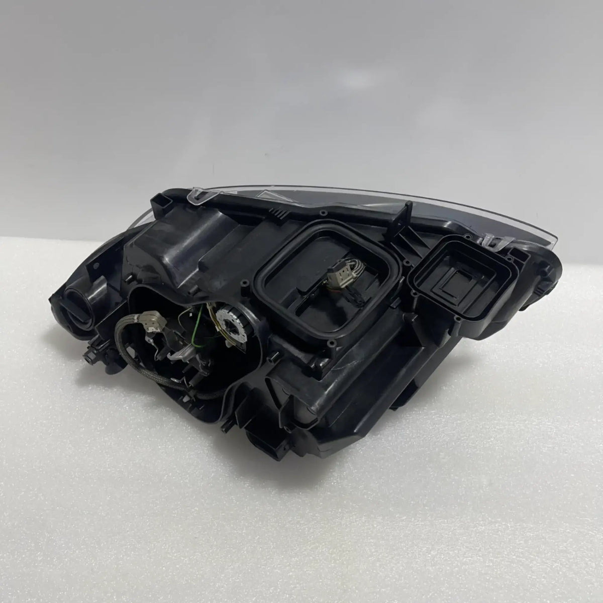 BMW 3er E92 E93 M3 E90 E92 E93 Bi-Xenon LED Scheinwerfer rechts 63117182508